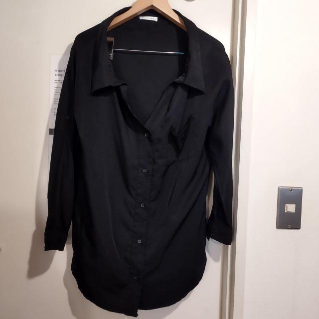 philter 黒 サテン ビック 抜き衿シャツ ボーイフレンドシャツ < 女性ファッション  philter 黒 サテン ビック 抜き衿シャツ ボーイフレンドシャツ  < 女性ファッションの