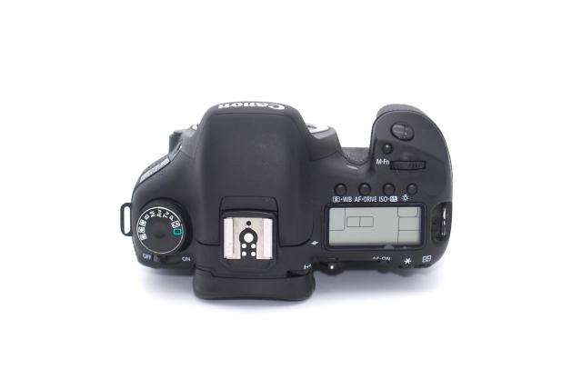 APS-C��჌�t�J�����̍ŏ�ʋ@���Canon 7D �{�f�B�� �� �Ɠd/AV�� 