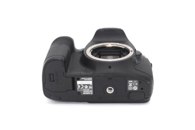 APS-C��჌�t�J�����̍ŏ�ʋ@���Canon 7D �{�f�B�� �� �Ɠd/AV�� 