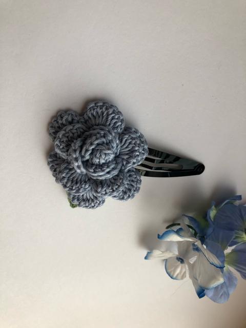 ハンドメイド スリーピン パッチンピン 薔薇 ブルー axes好 < 女性ファッション  ハンドメイド スリーピン パッチンピン 薔薇 ブルー axes好 < 女性ファッションの
