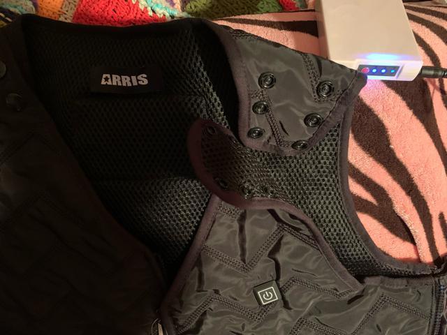A男女兼用 ARRIS ヒート電熱ベスト バッテリー付き サイズフリ 黒色 < 男性ファッション  A男女兼用 ARRIS ヒート電熱ベスト バッテリー付き サイズフリ 黒色 < 男性ファッションの