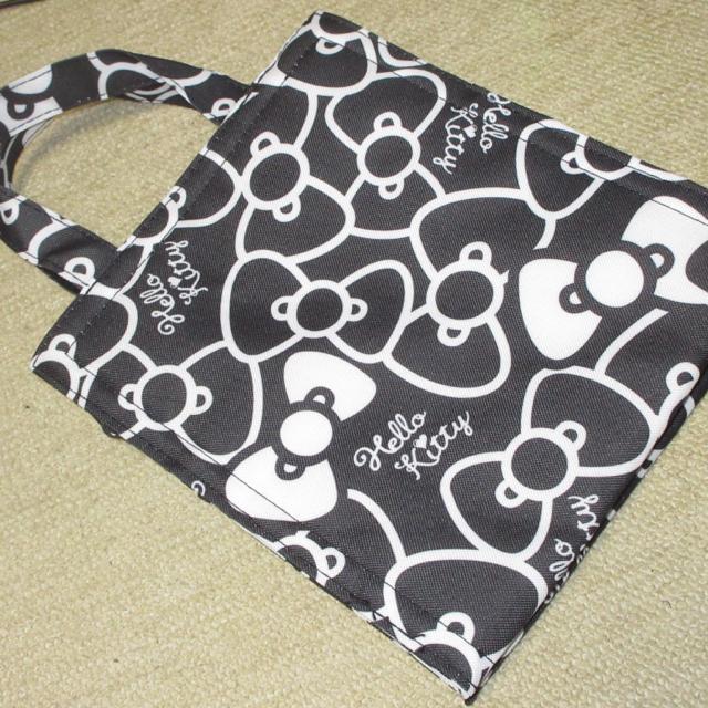 未使用☆ハローキティ*保冷バッグ*エコバッグ*お弁当バッグ(ブラック系) < おもちゃ 未使用☆ハローキティ*保冷バッグ*エコバッグ*お弁当バッグ(ブラック系) < おもちゃの