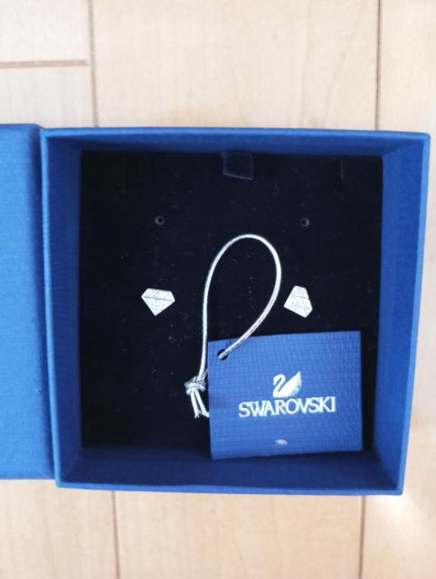 SWAROVSKI �X�����t�X�L�[ �X�N�G�A �N���X�^���s�A�X �����{�b�N�X�t ���i �� �u�����h�� 