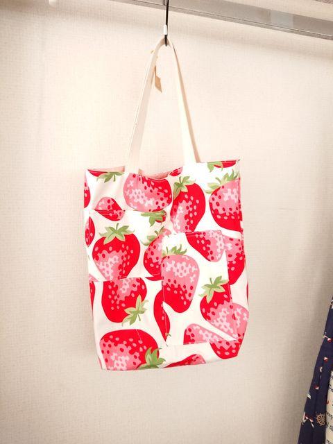 ハンドメイド トートバッグ(イチゴ白) < 女性ファッション  ハンドメイド トートバッグ(イチゴ白)  < 女性ファッションの