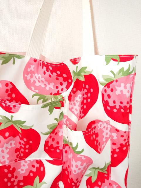 ハンドメイド トートバッグ(イチゴ白) < 女性ファッション  ハンドメイド トートバッグ(イチゴ白) < 女性ファッションの