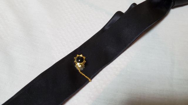 正規未 ジバンシィ クラシックラグジュアリー カボションストーン黒フラワー タイタニック タイピン スター ブローチ ピンバッジ < ブランド  正規未 ジバンシィ クラシックラグジュアリー カボションストーン黒フラワー タイタニック タイピン スター ブローチ ピンバッジ < ブランドの