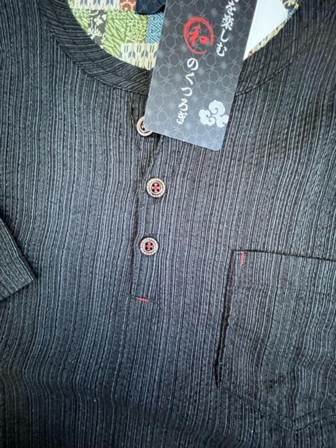 LLサイズ!高貴紳士的!和のくつろぎ!サラッとしじら織り!ヘンリーネック!半袖シャツ!濃灰系色合いの黒系色合い! < 男性ファッション  LLサイズ!高貴紳士的!和のくつろぎ!サラッとしじら織り!ヘンリーネック!半袖シャツ!濃灰系色合いの黒系色合い!  < 男性ファッションの