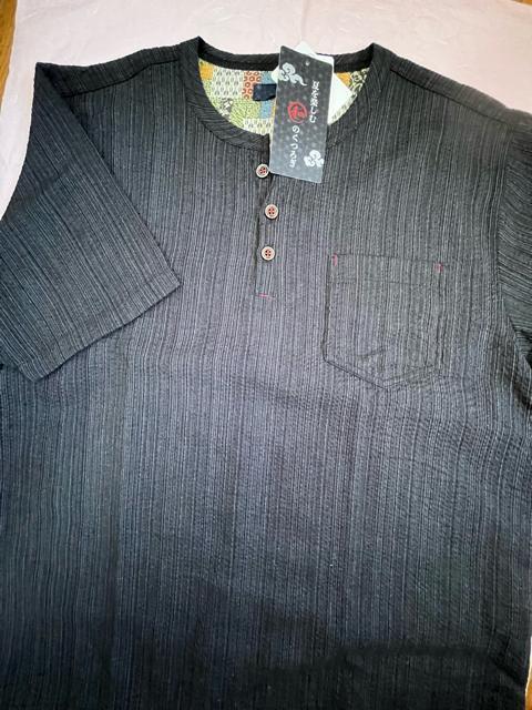 LLサイズ!高貴紳士的!和のくつろぎ!サラッとしじら織り!ヘンリーネック!半袖シャツ!濃灰系色合いの黒系色合い! < 男性ファッション  LLサイズ!高貴紳士的!和のくつろぎ!サラッとしじら織り!ヘンリーネック!半袖シャツ!濃灰系色合いの黒系色合い! < 男性ファッションの