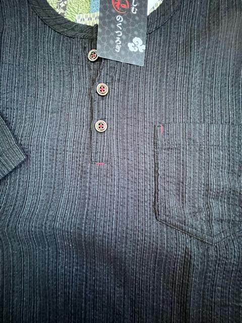 LLサイズ!高貴紳士的!和のくつろぎ!サラッとしじら織り!ヘンリーネック!半袖シャツ!濃灰系色合いの黒系色合い! < 男性ファッション  LLサイズ!高貴紳士的!和のくつろぎ!サラッとしじら織り!ヘンリーネック!半袖シャツ!濃灰系色合いの黒系色合い! < 男性ファッションの