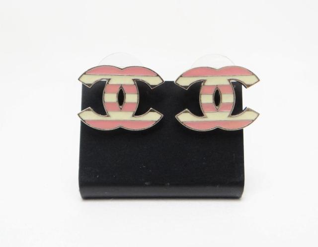 CHANEL シャネル ココ ボーダー ピアス ピンク×ホワイト<USED>【送料無料】 < ブランド CHANEL シャネル ココ ボーダー ピアス ピンク×ホワイト<USED>【送料無料】 < ブランドの