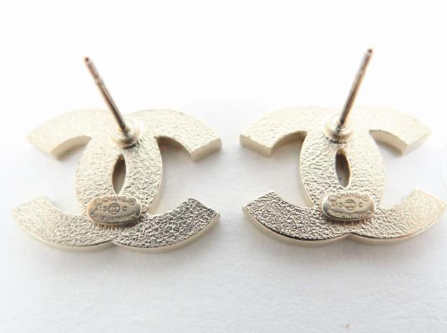 CHANEL シャネル ココ ボーダー ピアス ピンク×ホワイト<USED>【送料無料】 < ブランド CHANEL シャネル ココ ボーダー ピアス ピンク×ホワイト<USED>【送料無料】 < ブランドの