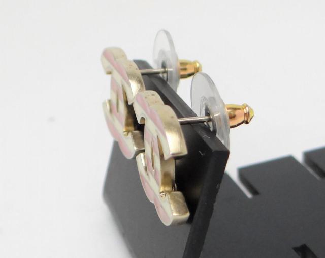 CHANEL シャネル ココ ボーダー ピアス ピンク×ホワイト<USED>【送料無料】 < ブランド CHANEL シャネル ココ ボーダー ピアス ピンク×ホワイト<USED>【送料無料】 < ブランドの