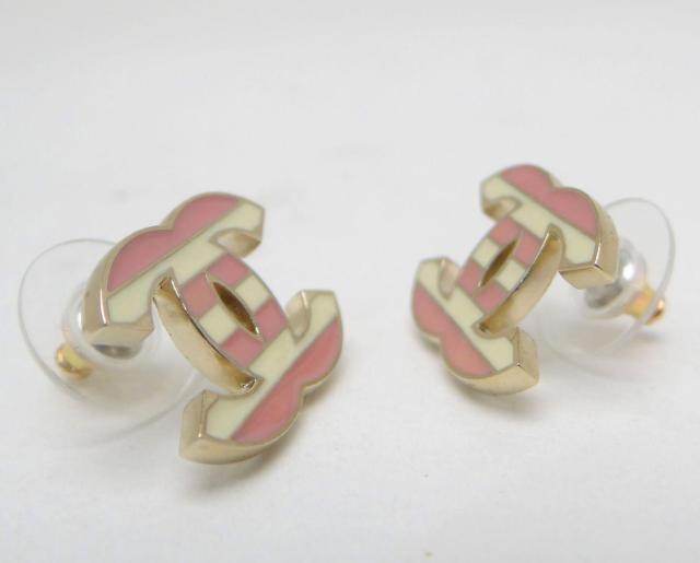 CHANEL シャネル ココ ボーダー ピアス ピンク×ホワイト<USED>【送料無料】 < ブランド CHANEL シャネル ココ ボーダー ピアス ピンク×ホワイト<USED>【送料無料】 < ブランドの