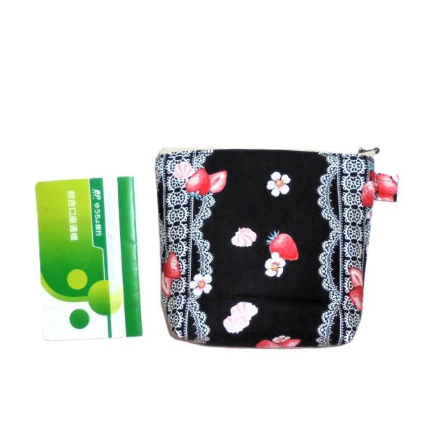 【19p幅】◆苺カップケーキ・ストロベリー×黒地◆ファスナーポーチ < 女性ファッション 【19p幅】◆苺カップケーキ・ストロベリー×黒地◆ファスナーポーチ < 女性ファッションの