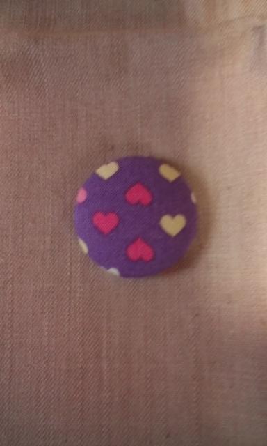 くるみボタン バッジ パープル ハート柄  可愛い < 女性ファッション  くるみボタン バッジ パープル ハート柄  可愛い < 女性ファッションの