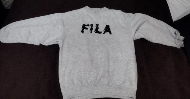 FILA スウェットトレーナー 刺繍ロゴ 裏起毛 暖かい 肩落ちゆったりサイズ L LL シミ 汚れ ヨレ有り < ブランド  FILA スウェットトレーナー 刺繍ロゴ 裏起毛 暖かい 肩落ちゆったりサイズ L LL シミ 汚れ ヨレ有り < ブランドの