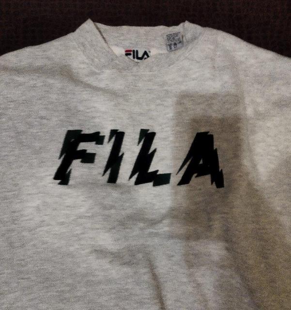 FILA スウェットトレーナー 刺繍ロゴ 裏起毛 暖かい 肩落ちゆったりサイズ L LL シミ 汚れ ヨレ有り < ブランド  FILA スウェットトレーナー 刺繍ロゴ 裏起毛 暖かい 肩落ちゆったりサイズ L LL シミ 汚れ ヨレ有り < ブランドの