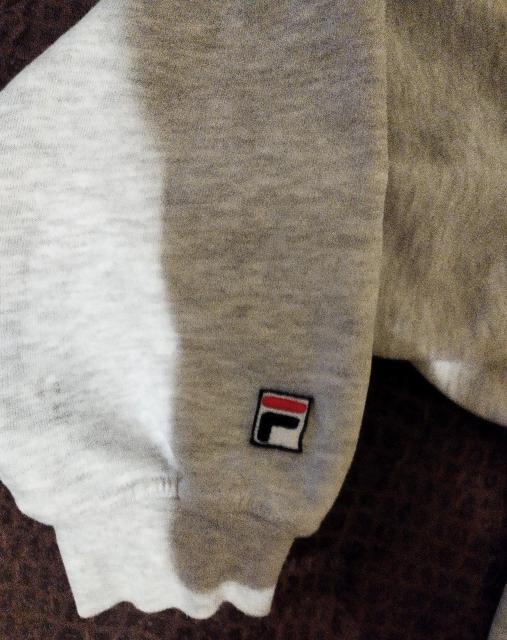 FILA スウェットトレーナー 刺繍ロゴ 裏起毛 暖かい 肩落ちゆったりサイズ L LL シミ 汚れ ヨレ有り < ブランド  FILA スウェットトレーナー 刺繍ロゴ 裏起毛 暖かい 肩落ちゆったりサイズ L LL シミ 汚れ ヨレ有り < ブランドの