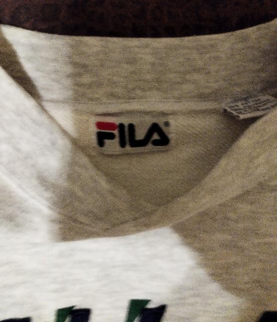 FILA スウェットトレーナー 刺繍ロゴ 裏起毛 暖かい 肩落ちゆったりサイズ L LL シミ 汚れ ヨレ有り < ブランド  FILA スウェットトレーナー 刺繍ロゴ 裏起毛 暖かい 肩落ちゆったりサイズ L LL シミ 汚れ ヨレ有り < ブランドの