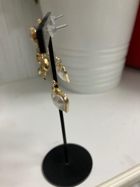 ハンドメイド ハートのチャームとリボンのチャームを使用したピアス < 女性ファッション  ハンドメイド ハートのチャームとリボンのチャームを使用したピアス < 女性ファッションの