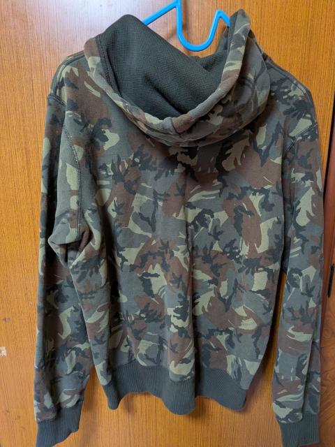 ∞ 迷彩柄のパーカー < 男性ファッション  ∞ 迷彩柄のパーカー < 男性ファッションの