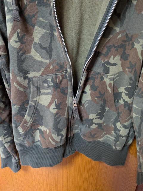 ∞ 迷彩柄のパーカー < 男性ファッション  ∞ 迷彩柄のパーカー < 男性ファッションの