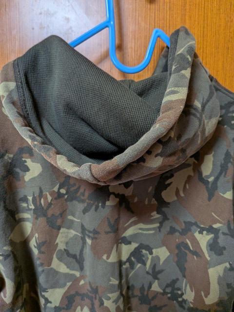 ∞ 迷彩柄のパーカー < 男性ファッション  ∞ 迷彩柄のパーカー < 男性ファッションの