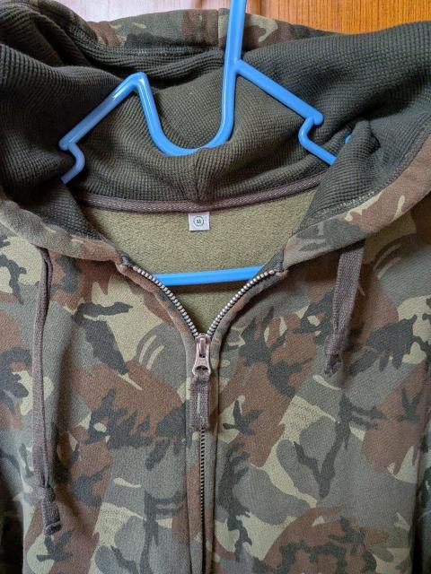 ∞ 迷彩柄のパーカー < 男性ファッション  ∞ 迷彩柄のパーカー < 男性ファッションの