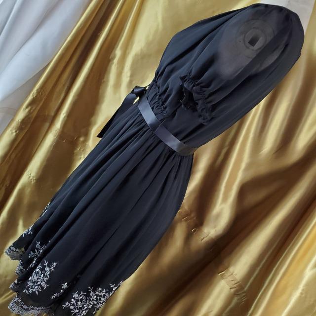 ★レストローズ★めちゃ素敵!!花柄刺!ひざ丈ワンピース★M★ < ブランド ★レストローズ★めちゃ素敵!!花柄刺!ひざ丈ワンピース★M★ < ブランドの