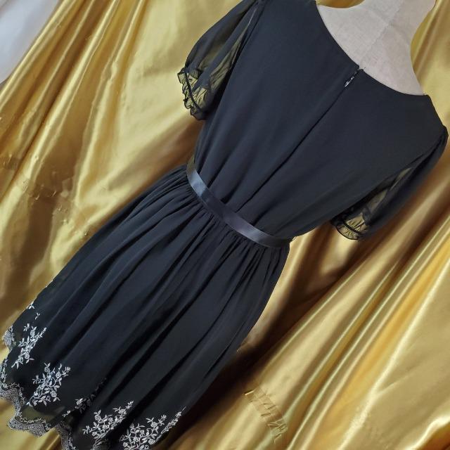 ★レストローズ★めちゃ素敵!!花柄刺!ひざ丈ワンピース★M★ < ブランド ★レストローズ★めちゃ素敵!!花柄刺!ひざ丈ワンピース★M★ < ブランドの