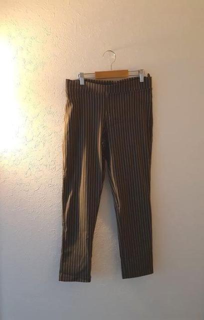 新品◆モスグリーン ストライプ ストレッチ クロップド パンツ L < 女性ファッション  新品◆モスグリーン ストライプ ストレッチ クロップド パンツ L  < 女性ファッションの
