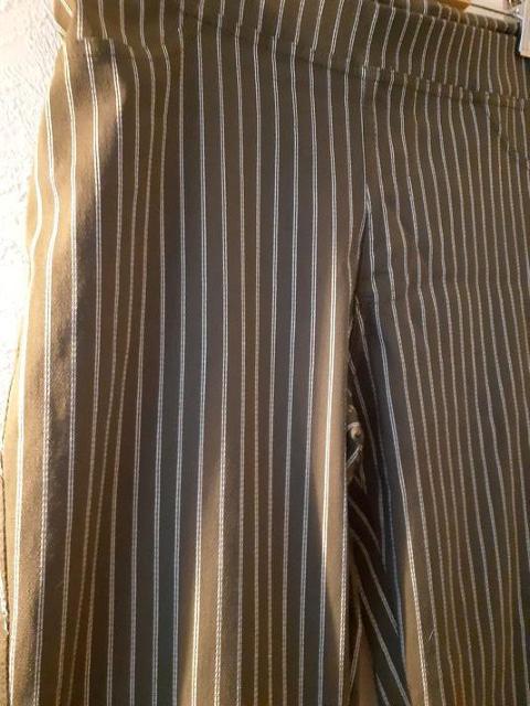 新品◆モスグリーン ストライプ ストレッチ クロップド パンツ L < 女性ファッション  新品◆モスグリーン ストライプ ストレッチ クロップド パンツ L < 女性ファッションの