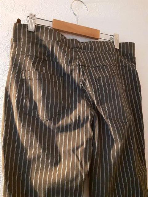 新品◆モスグリーン ストライプ ストレッチ クロップド パンツ L < 女性ファッション  新品◆モスグリーン ストライプ ストレッチ クロップド パンツ L < 女性ファッションの