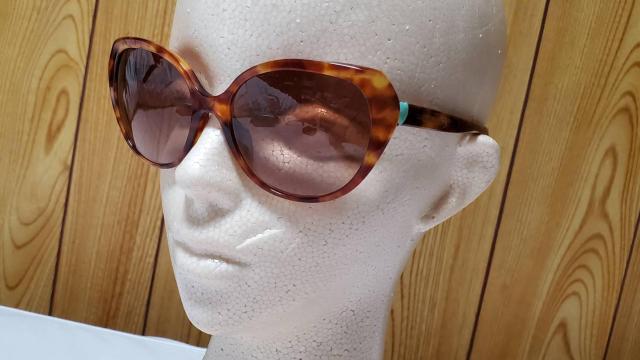 正規未 ティファニー ブルーハート×エンブレムロゴ キャットアイサングラス 茶 フォックス 箱有 ジュエリーアイウェア < ブランド  正規未 ティファニー ブルーハート×エンブレムロゴ キャットアイサングラス 茶 フォックス 箱有 ジュエリーアイウェア < ブランドの