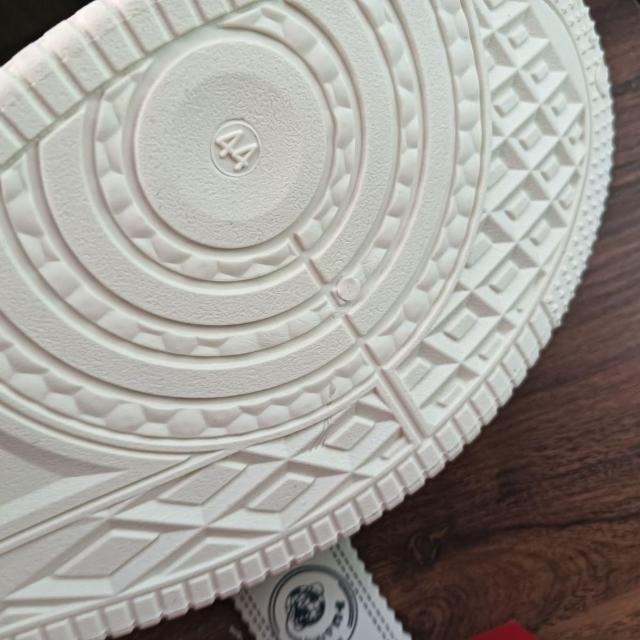 新品 27cm メンズ スニーカー シューズ ホワイト 靴 カジュアル < 男性ファッション  新品 27cm メンズ スニーカー シューズ ホワイト 靴 カジュアル < 男性ファッションの