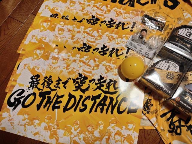 阪神タイガース スカーフ付チャームリュック Tシャツ ユニフォーム タオル クライマックスシリーズ 応援メッセージ ポスター < レジャー/スポーツ  阪神タイガース スカーフ付チャームリュック Tシャツ ユニフォーム タオル クライマックスシリーズ 応援メッセージ ポスター < レジャー/スポーツの