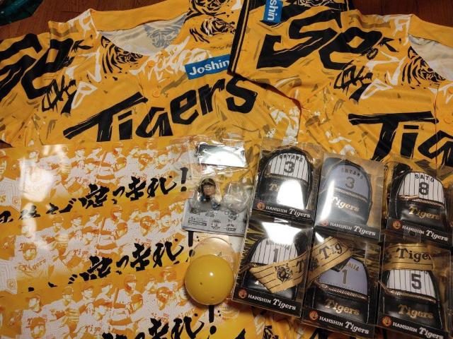 阪神タイガース スカーフ付チャームリュック Tシャツ ユニフォーム タオル クライマックスシリーズ 応援メッセージ ポスター < レジャー/スポーツ  阪神タイガース スカーフ付チャームリュック Tシャツ ユニフォーム タオル クライマックスシリーズ 応援メッセージ ポスター < レジャー/スポーツの