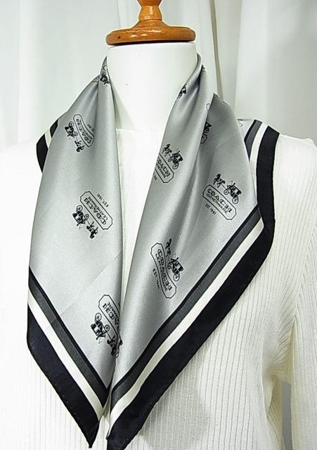 500円スタ★正規品 美品 COACH コーチ ロゴ シルク スカーフ 53x53cm 馬車柄 < ブランド 500円スタ★正規品 美品 COACH コーチ ロゴ シルク スカーフ 53x53cm 馬車柄 < ブランドの