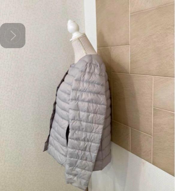 ダウン90% 薄手ダウンジャケット ボタン1つで丸首からV首に グレー < 女性ファッション ダウン90% 薄手ダウンジャケット ボタン1つで丸首からV首に グレー < 女性ファッションの
