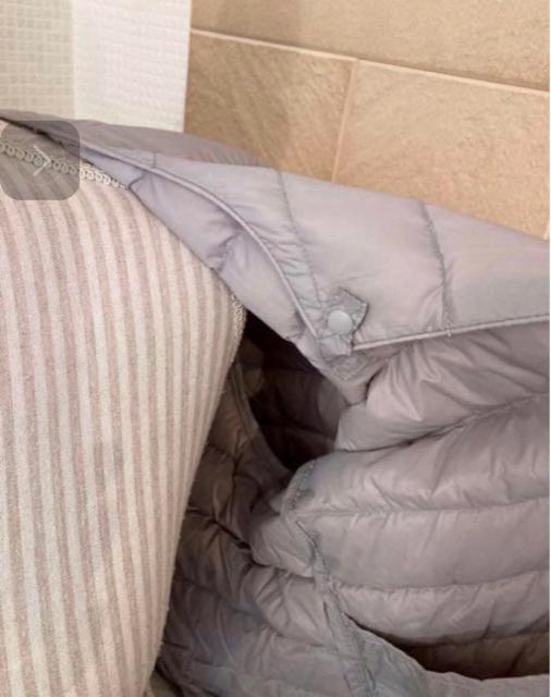 ダウン90% 薄手ダウンジャケット ボタン1つで丸首からV首に グレー < 女性ファッション ダウン90% 薄手ダウンジャケット ボタン1つで丸首からV首に グレー < 女性ファッションの