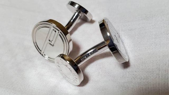 正規未 アルフレッドダンヒル ADロゴ×dエンブレム カフス ミニマルカフリンクス Wラウンドボタン < ブランド  正規未 アルフレッドダンヒル ADロゴ×dエンブレム カフス ミニマルカフリンクス Wラウンドボタン < ブランドの