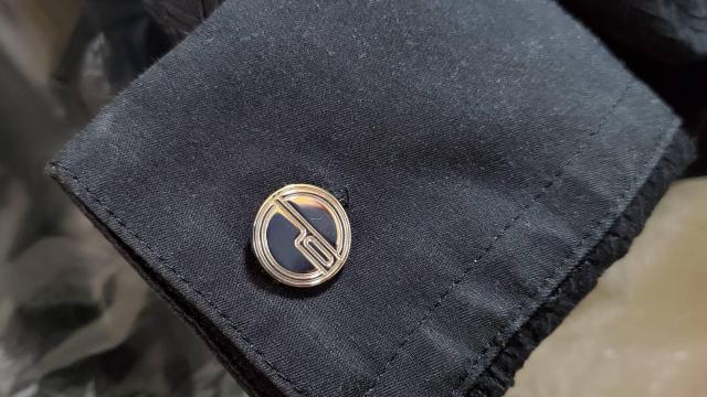 正規未 アルフレッドダンヒル ADロゴ×dエンブレム カフス ミニマルカフリンクス Wラウンドボタン < ブランド  正規未 アルフレッドダンヒル ADロゴ×dエンブレム カフス ミニマルカフリンクス Wラウンドボタン < ブランドの