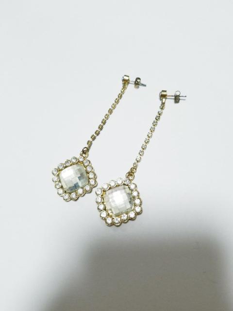 (145) ラインストーンチェーン ビジューキラキラ gold ぶら下がりピアス < 女性アクセサリー/時計 (145) ラインストーンチェーン ビジューキラキラ gold ぶら下がりピアス < 女性アクセサリー/時計の