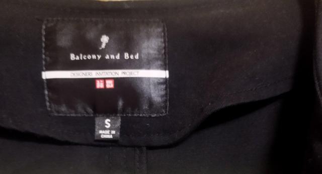Balcony and Bed  ユニクロ 黒 綿 ノンカラー裾フリルジャケット < ブランド  Balcony and Bed  ユニクロ 黒 綿 ノンカラー裾フリルジャケット < ブランドの