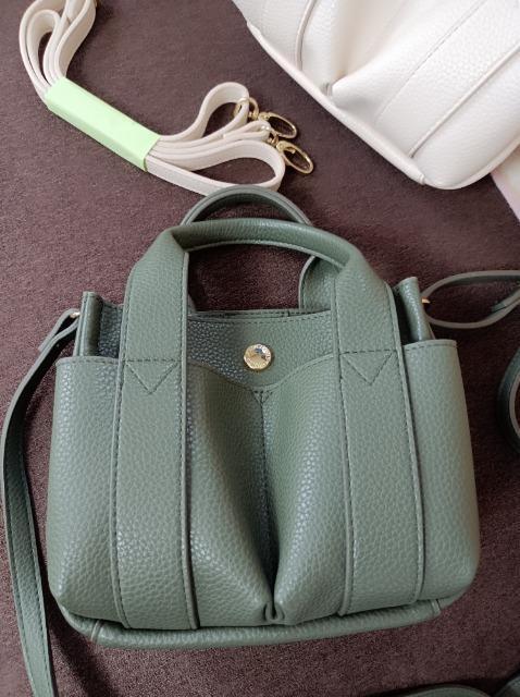 オペークドットクリップ★柔らかフェイクレザー★2wayバック★カーキ★新品同様★ポケットいっぱい便利便利★オススメ★ < 女性ファッション  オペークドットクリップ★柔らかフェイクレザー★2wayバック★カーキ★新品同様★ポケットいっぱい便利便利★オススメ★ < 女性ファッションの