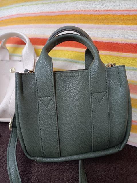 オペークドットクリップ★柔らかフェイクレザー★2wayバック★カーキ★新品同様★ポケットいっぱい便利便利★オススメ★ < 女性ファッション  オペークドットクリップ★柔らかフェイクレザー★2wayバック★カーキ★新品同様★ポケットいっぱい便利便利★オススメ★ < 女性ファッションの