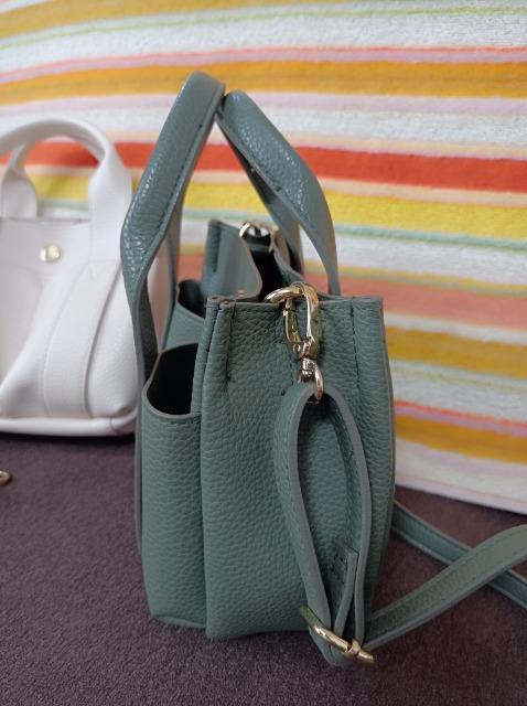 オペークドットクリップ★柔らかフェイクレザー★2wayバック★カーキ★新品同様★ポケットいっぱい便利便利★オススメ★ < 女性ファッション  オペークドットクリップ★柔らかフェイクレザー★2wayバック★カーキ★新品同様★ポケットいっぱい便利便利★オススメ★ < 女性ファッションの