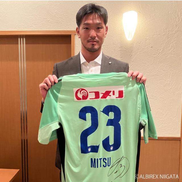 #23 吉満 大介選手 実着用・直筆サイン入りGK1stユニフォーム < レジャー/スポーツ #23 吉満 大介選手 実着用・直筆サイン入りGK1stユニフォーム < レジャー/スポーツの
