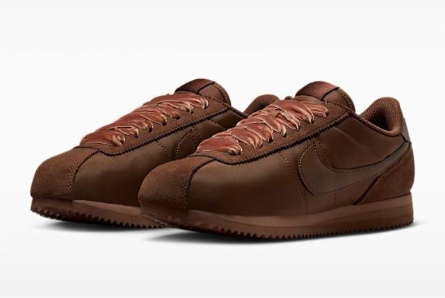 ��NIKE �R���e�b�c��  �� �u�����h�� 