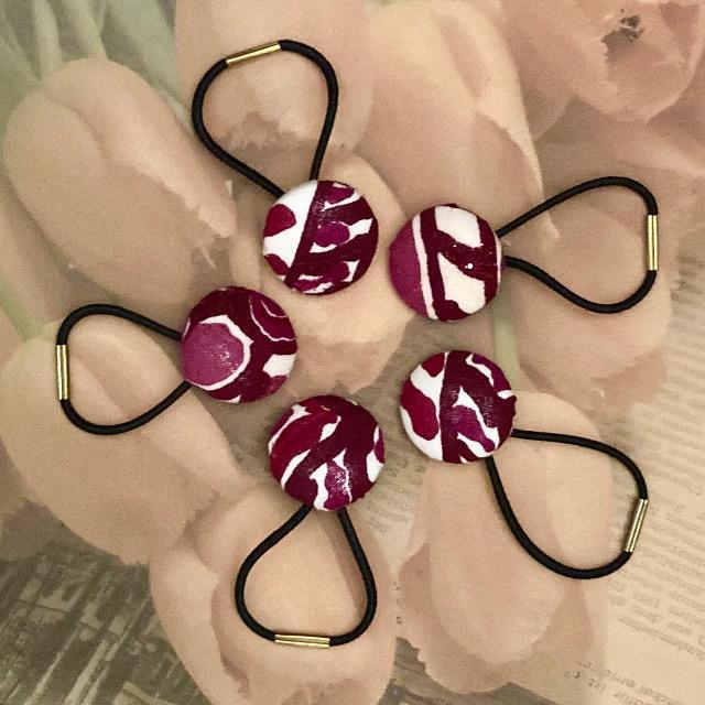 ハンドメイド♪くるみボタンのヘアゴム5個セット < 女性ファッション  ハンドメイド♪くるみボタンのヘアゴム5個セット  < 女性ファッションの